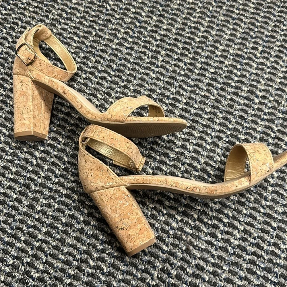 Cute! 3 1/2 in Cork Comfort Heels from Cato Size 8W GUC - Picture 5 of 9